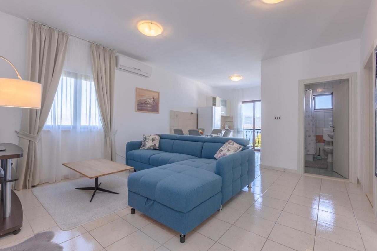 Holiday Home Insulam Mare Trogir Exterior photo