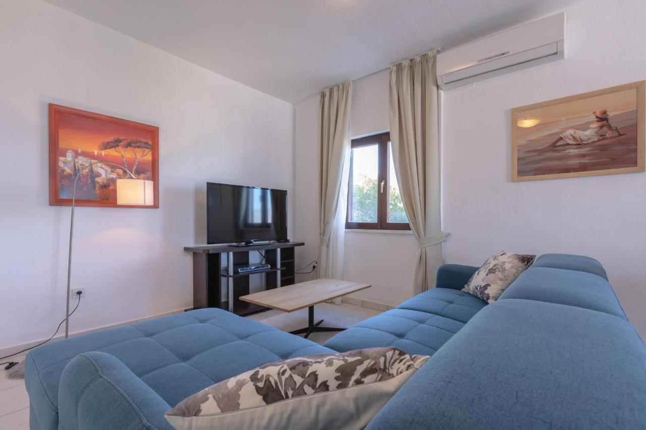 Holiday Home Insulam Mare Trogir Exterior photo