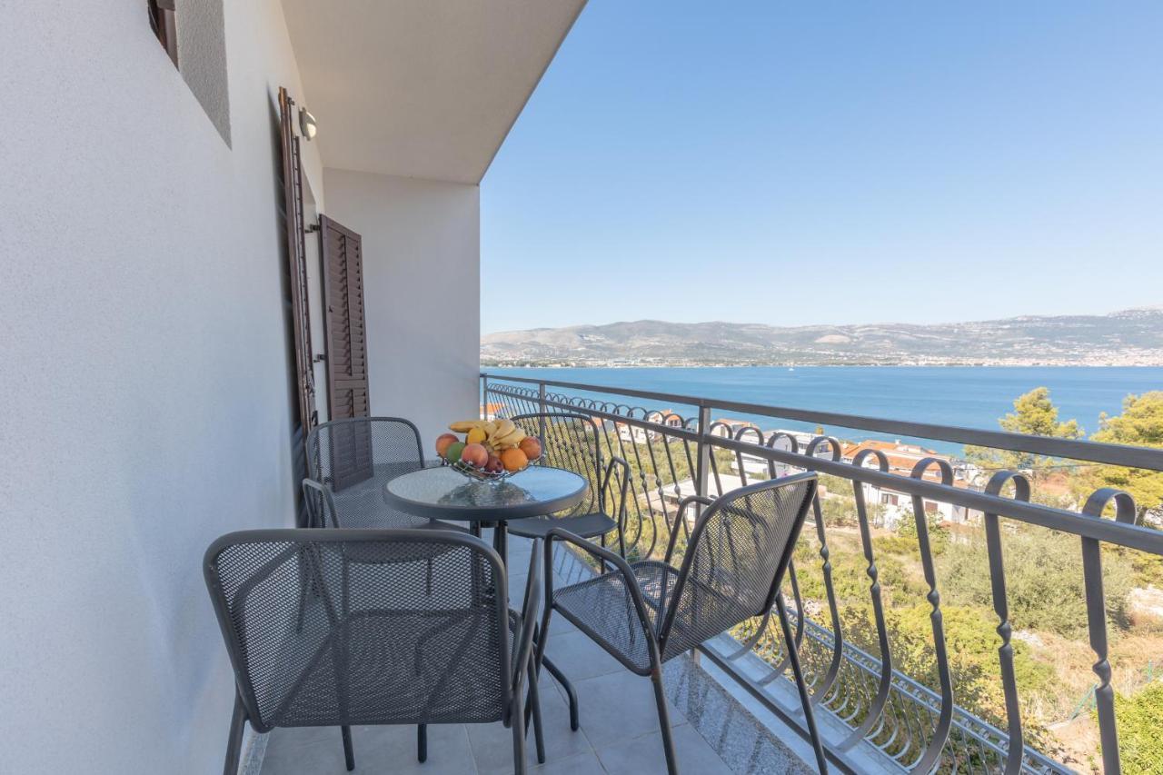 Holiday Home Insulam Mare Trogir Exterior photo