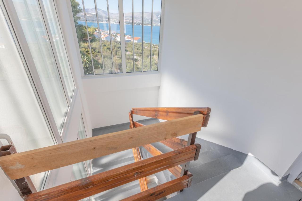 Holiday Home Insulam Mare Trogir Exterior photo