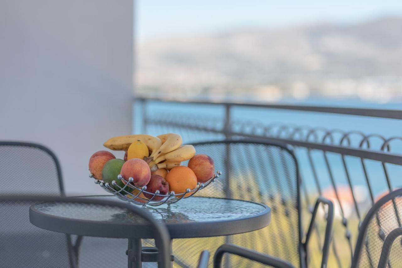 Holiday Home Insulam Mare Trogir Exterior photo