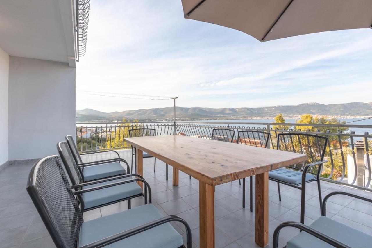 Holiday Home Insulam Mare Trogir Exterior photo
