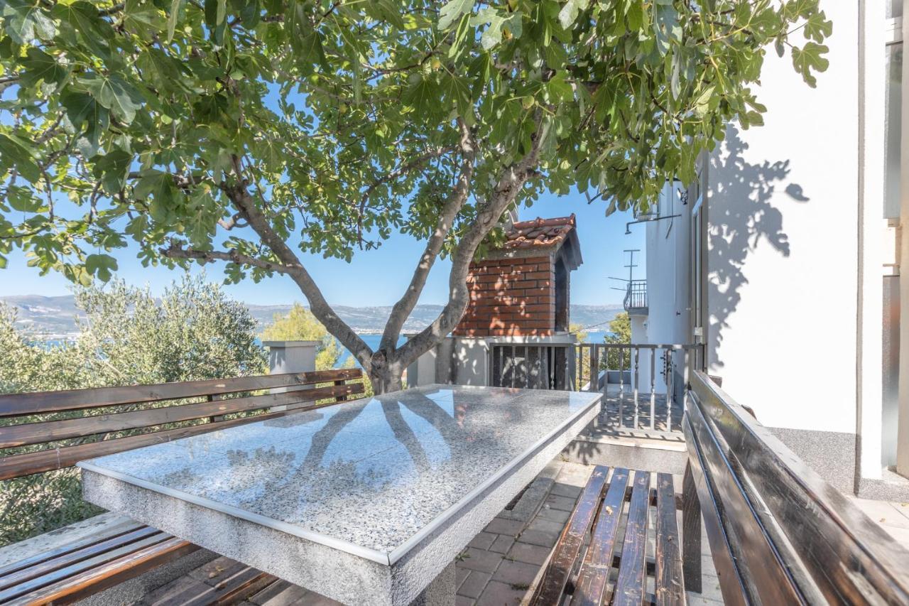 Holiday Home Insulam Mare Trogir Exterior photo