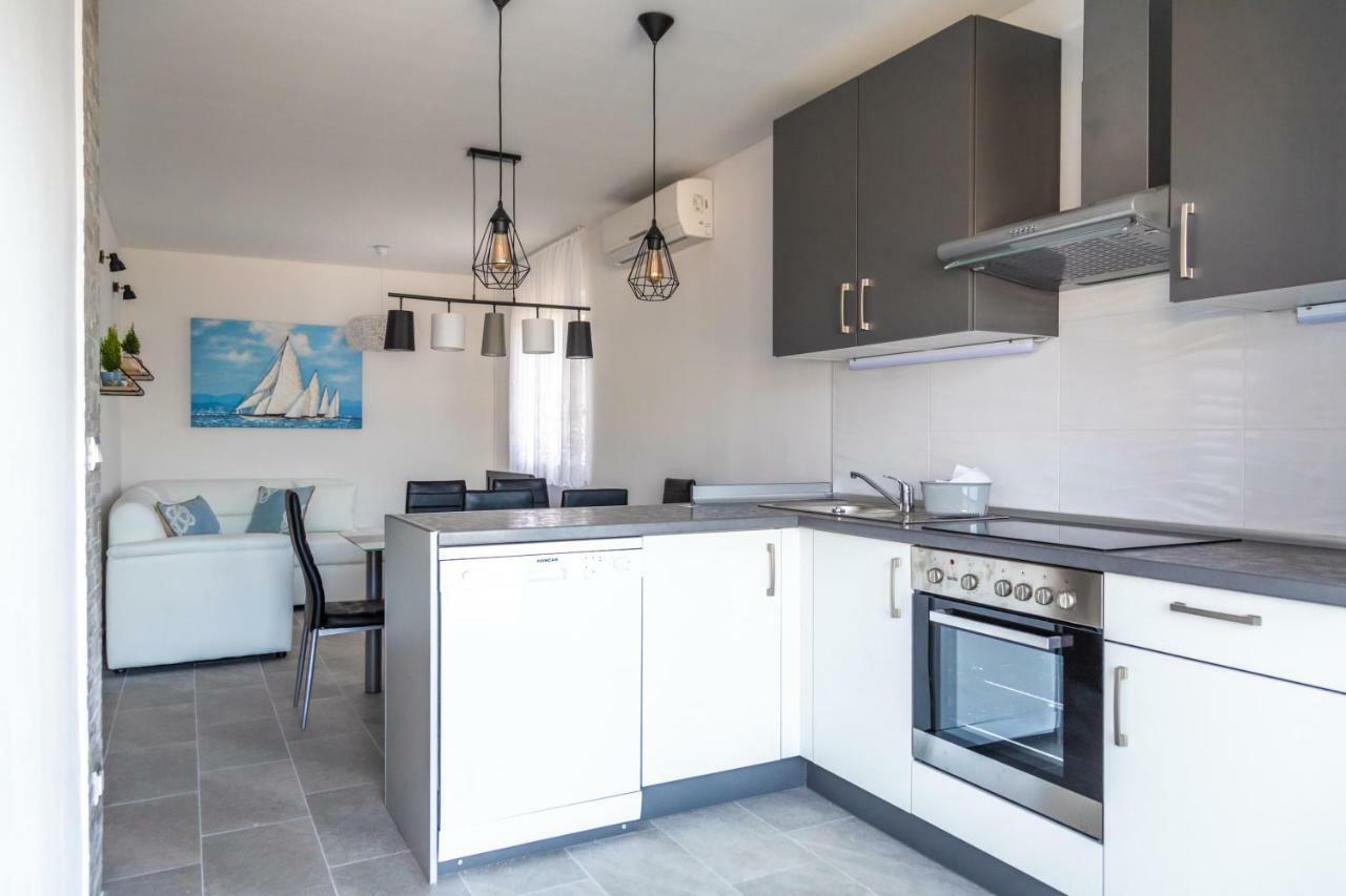 Holiday Home Insulam Mare Trogir Exterior photo